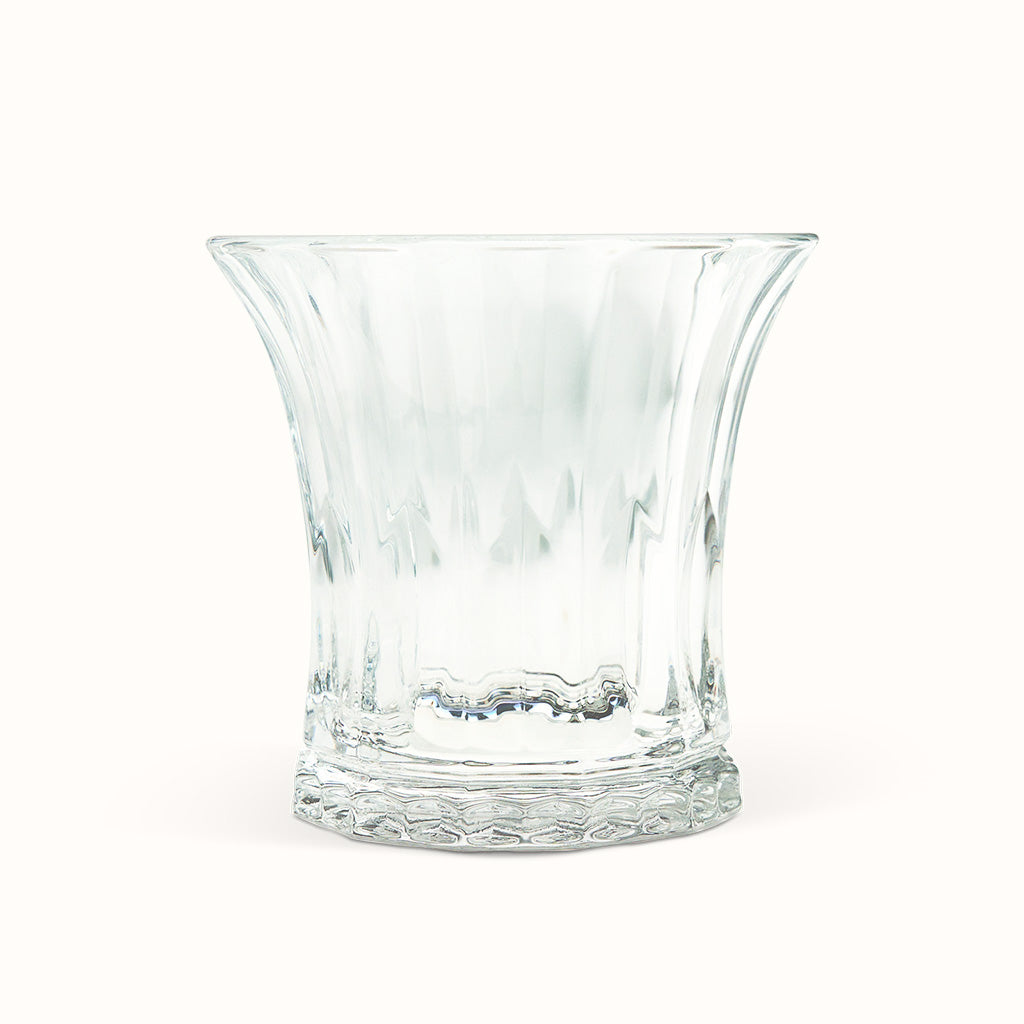En Krystalglas vase som potteskjuler
