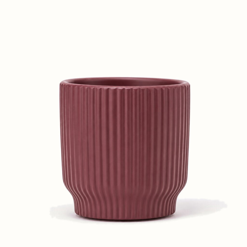 Nordic potteskjuler i aubergine med lodrette riller, Ø9