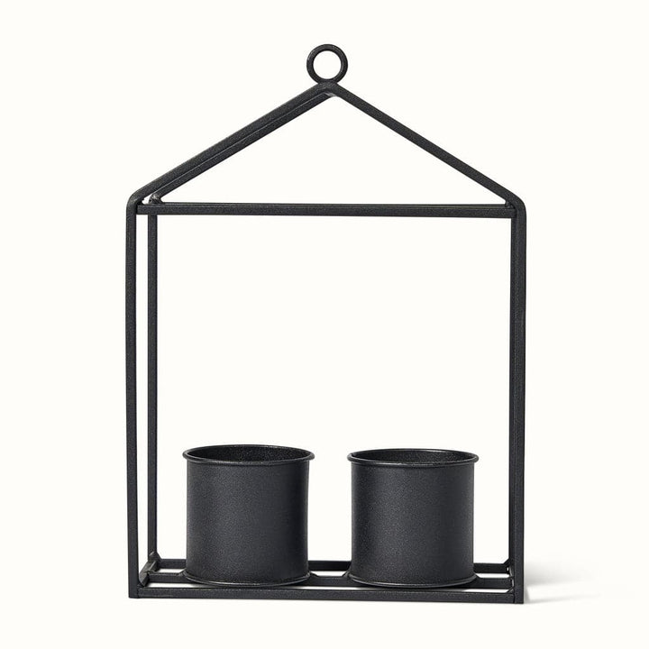 Et hængende potteskjuler ophæng med pladser 2 til planter, som ligner et drivhus i sort.